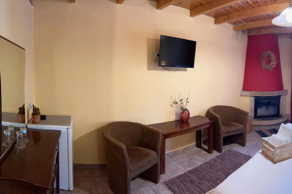 Guesthouse Teloni Вітіна Екстер'єр фото