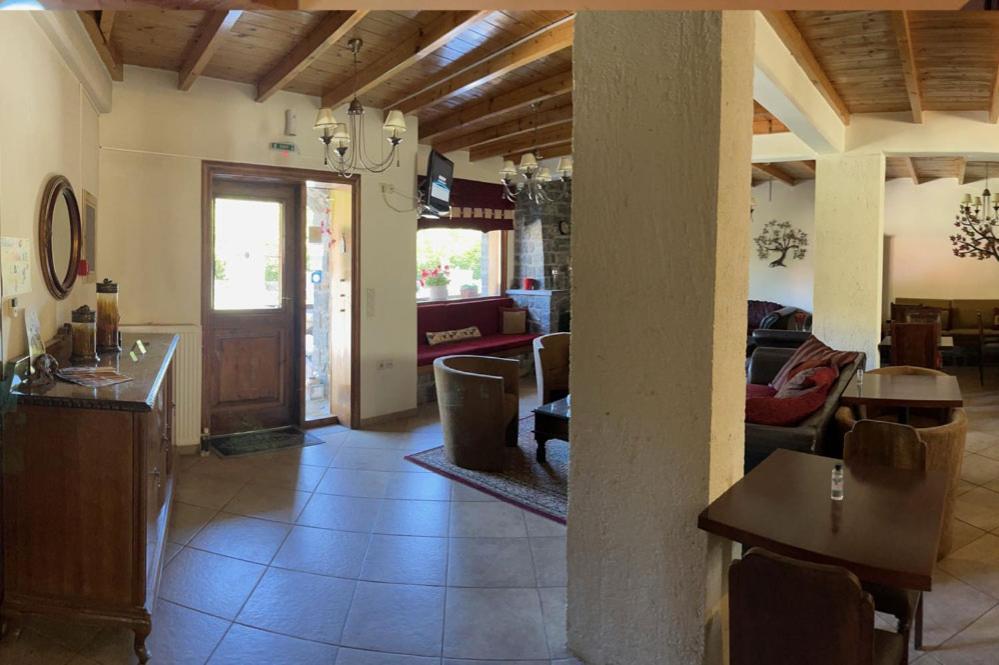 Guesthouse Teloni Вітіна Екстер'єр фото