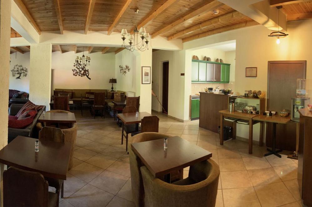 Guesthouse Teloni Вітіна Екстер'єр фото