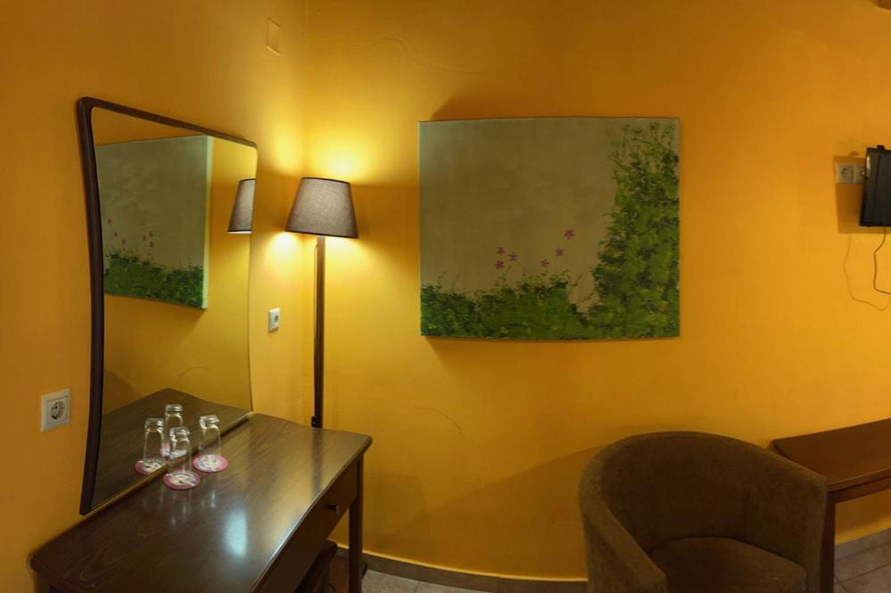 Guesthouse Teloni Вітіна Екстер'єр фото