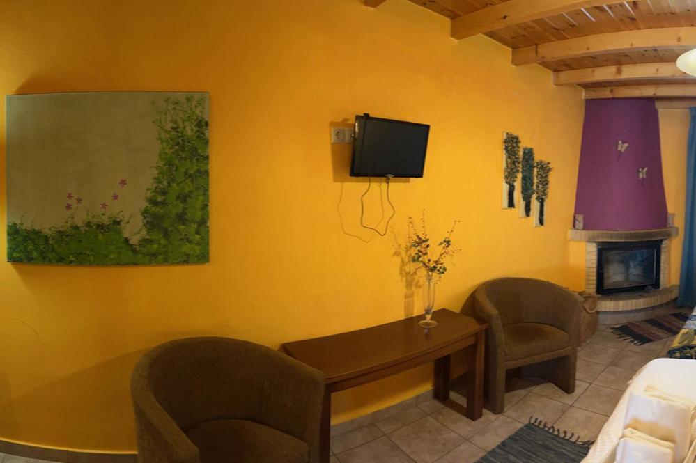 Guesthouse Teloni Вітіна Екстер'єр фото