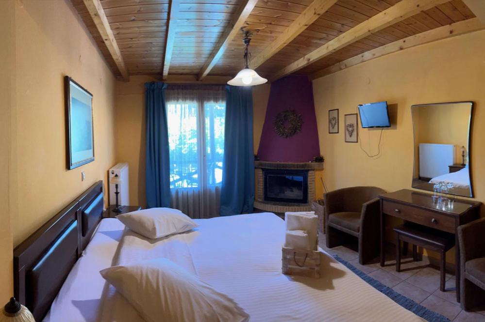 Guesthouse Teloni Вітіна Екстер'єр фото