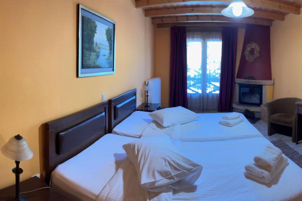 Guesthouse Teloni Вітіна Екстер'єр фото