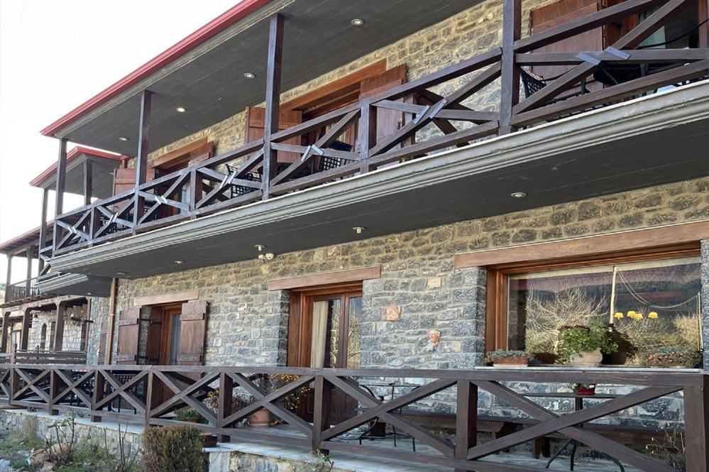 Guesthouse Teloni Вітіна Екстер'єр фото