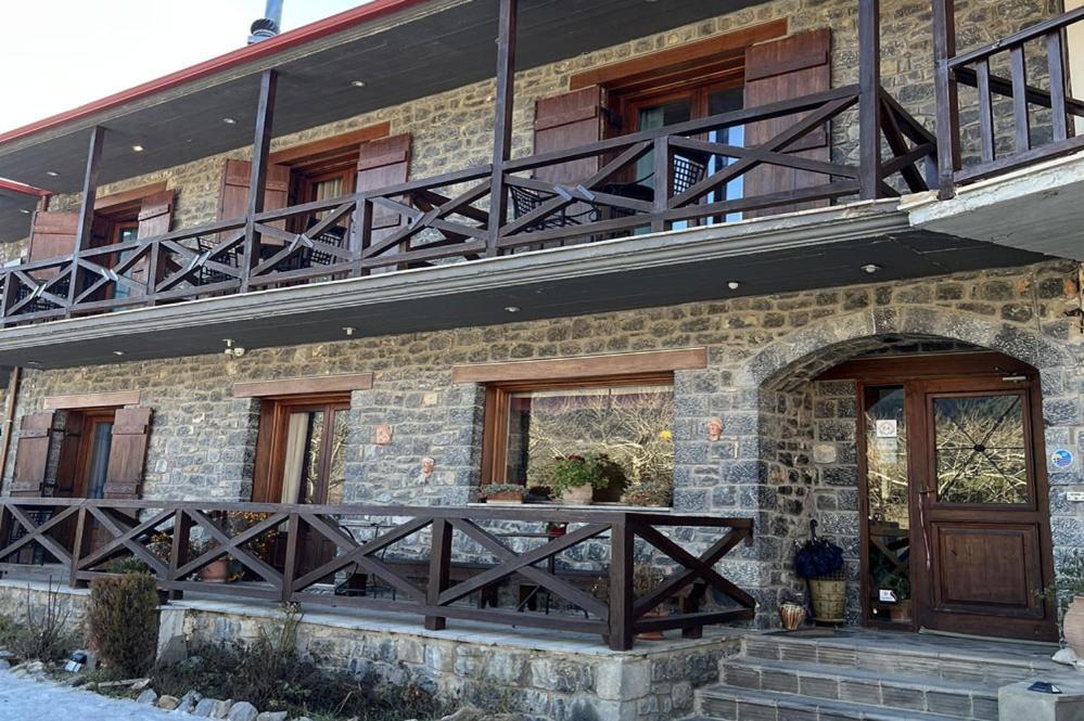 Guesthouse Teloni Вітіна Екстер'єр фото
